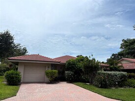 4870 Kestral Park Cir in Sarasota, FL - Building Photo