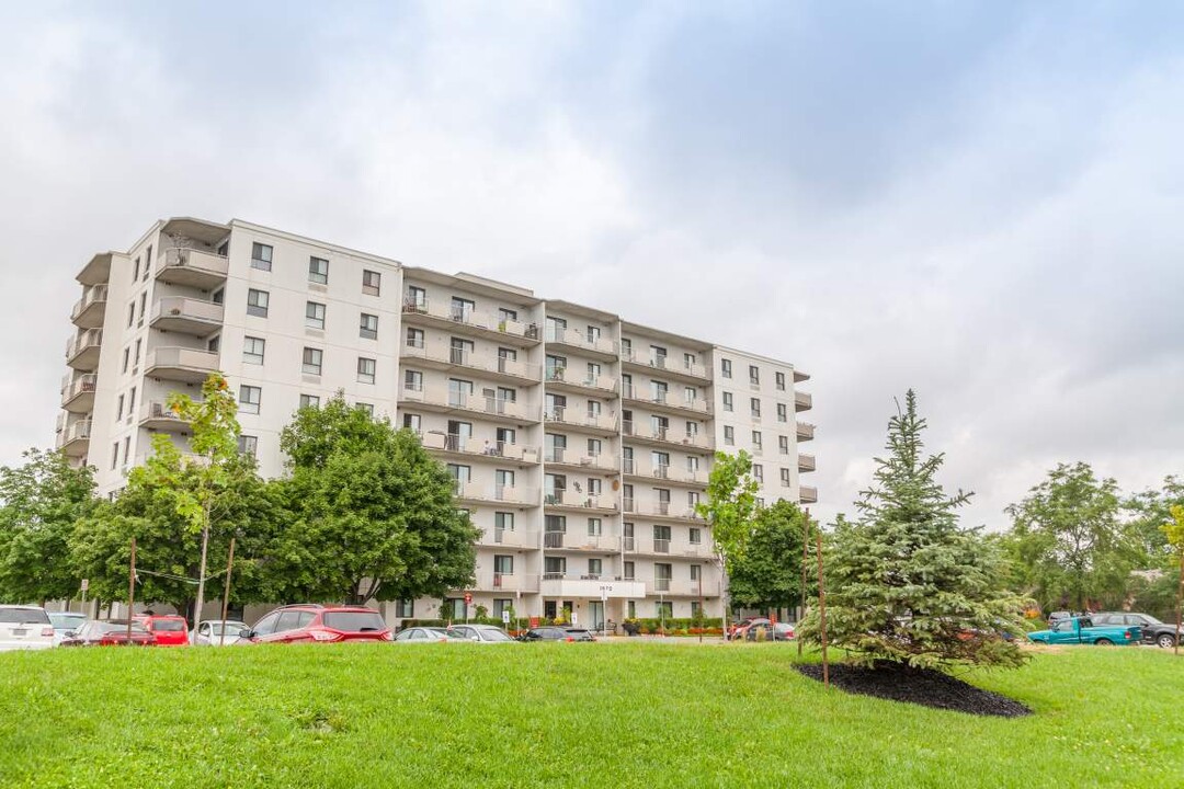 White Oaks Gate in London, ON - Building Photo