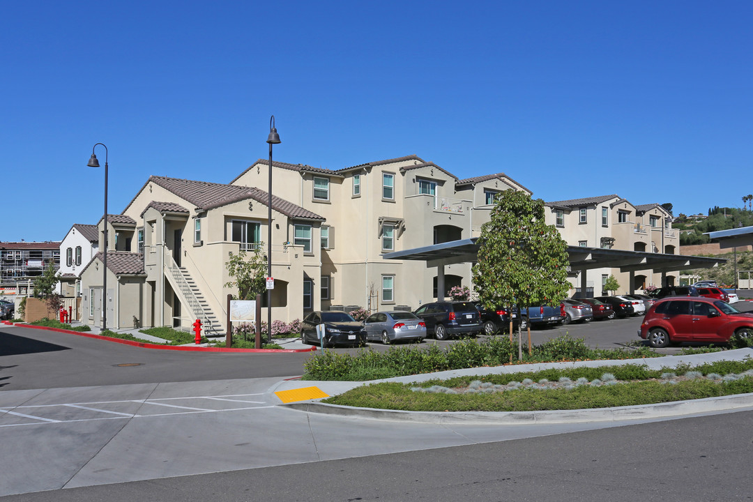 Juniper at the Preserve in Carlsbad, CA - Foto de edificio