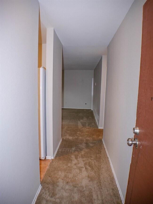 5523 Adobe Falls Rd-Unit -1 in San Diego, CA - Building Photo - Building Photo