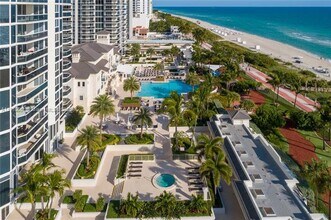 4779 Collins Ave, Unit 2703 in Miami Beach, FL - Building Photo - Building Photo