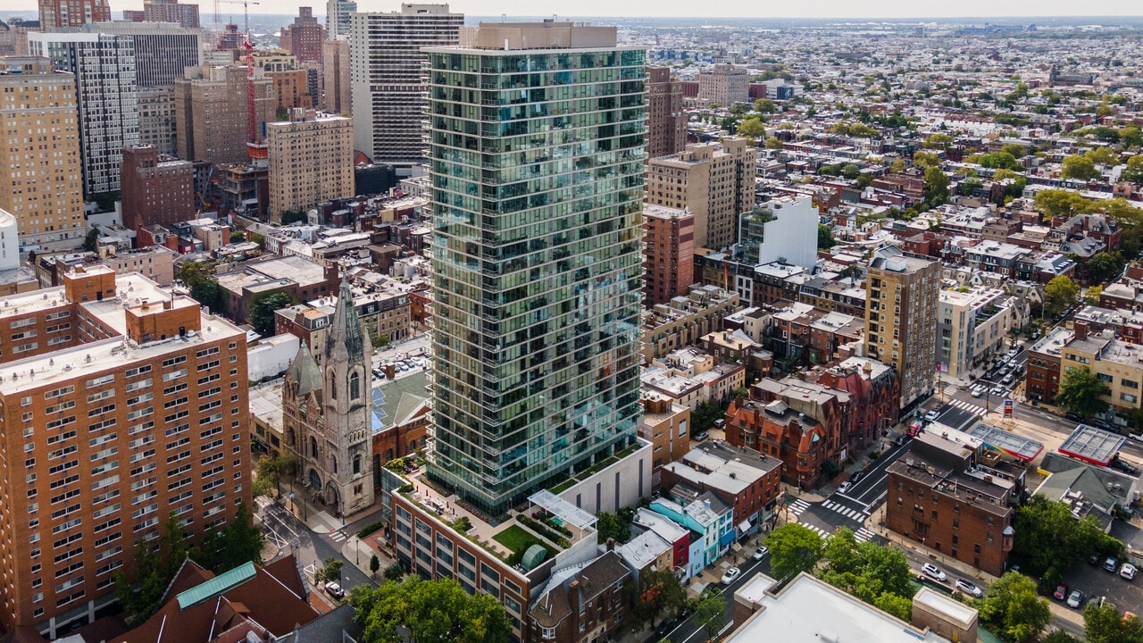 2116 Chestnut in Philadelphia, PA - Building Photo