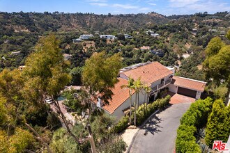9714 Oak Pass Rd in Beverly Hills, CA - Building Photo - Building Photo