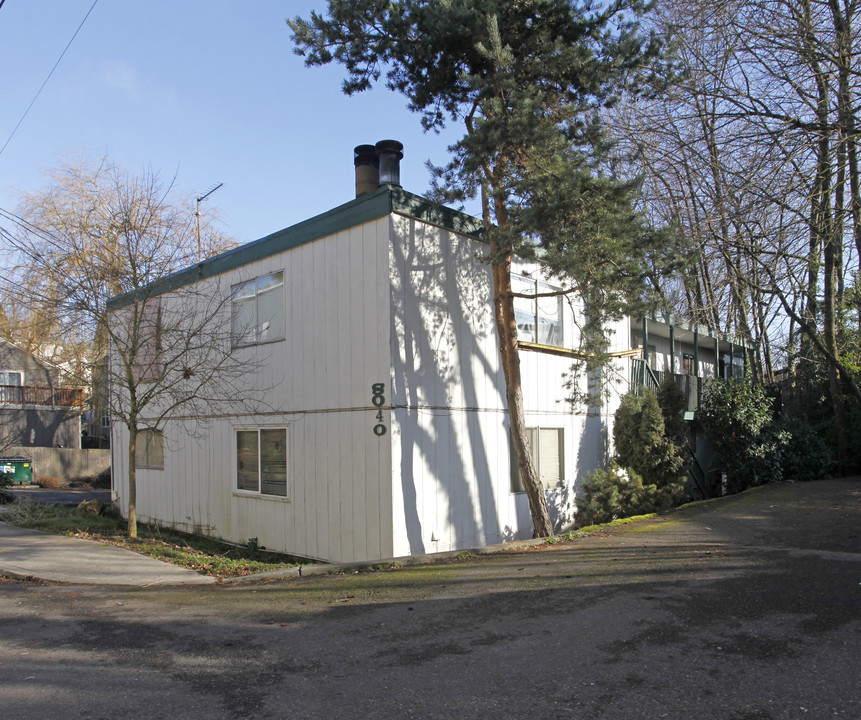 8040 SW 19th Ave in Portland, OR - Building Photo