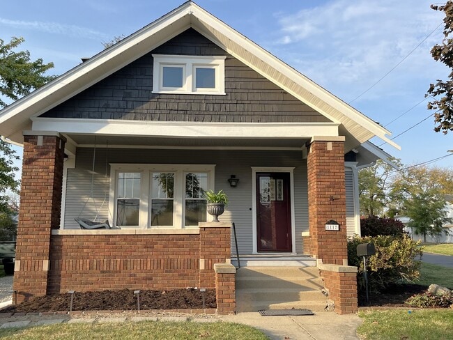 property at 1117 E Glen Ave