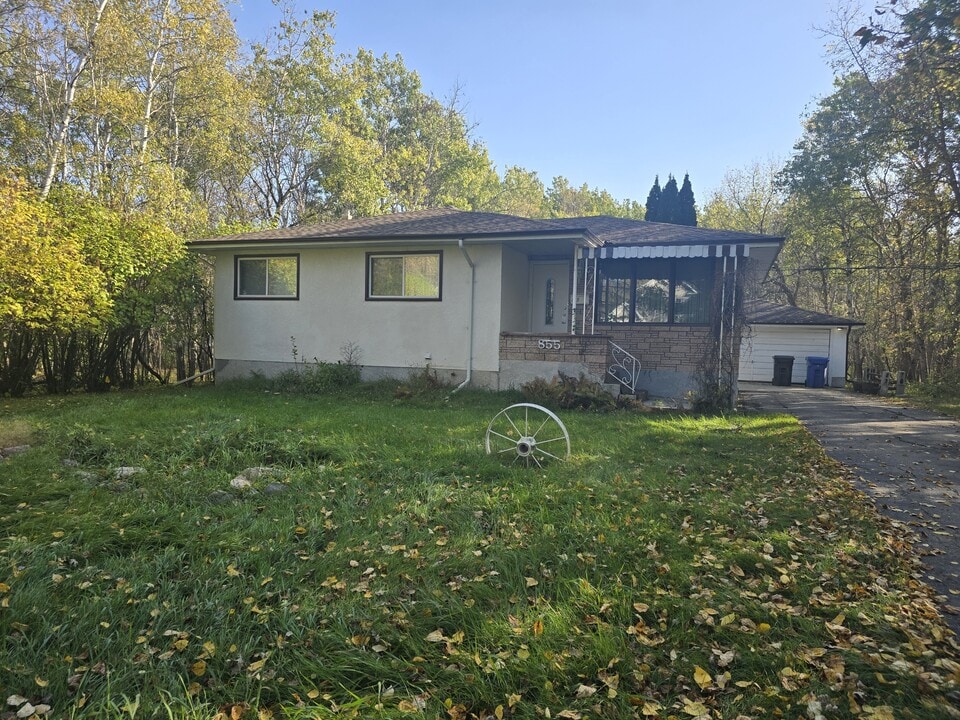 855 Haney St in Winnipeg, MB - Building Photo