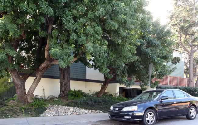 Redondo Terrace Townhouses in Redondo Beach, CA - Building Photo - Building Photo