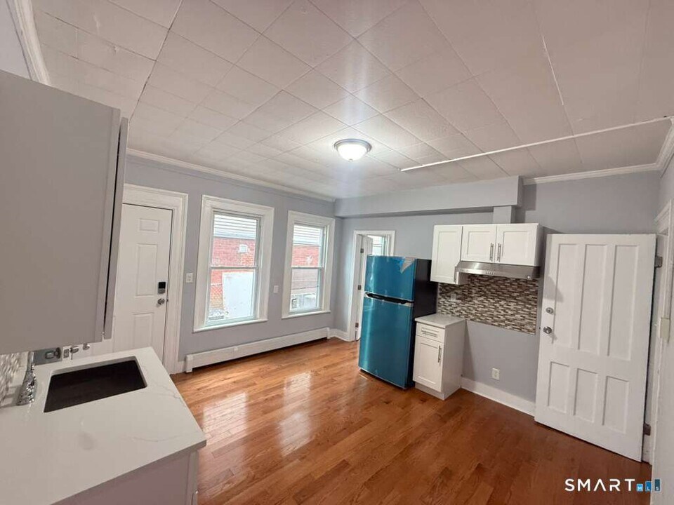 276 Pequonnock St in Bridgeport, CT - Building Photo