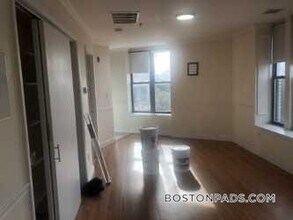 1126 Boylston St, Unit 401 in Boston, MA - Building Photo - Building Photo