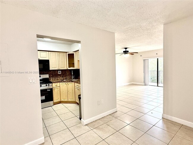 5765 W 25th Ct in Hialeah Gardens, FL - Building Photo - Building Photo