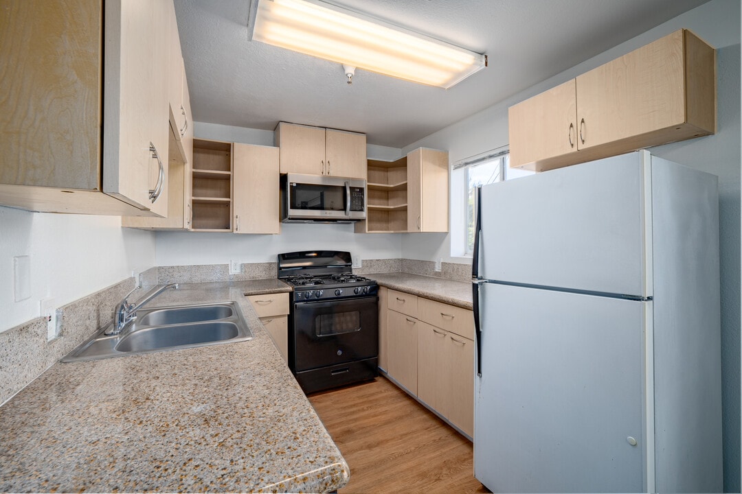 14655 Vanowen St in Van Nuys, CA - Foto de edificio