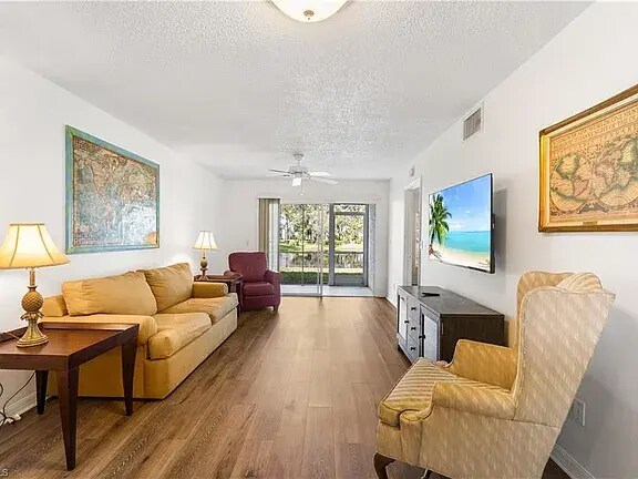 117 Wading Bird Cir, Unit A 102 in Naples, FL - Foto de edificio - Building Photo