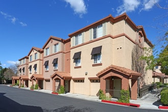 Paseo Villas Apartments in Manteca, CA - Building Photo - Building Photo