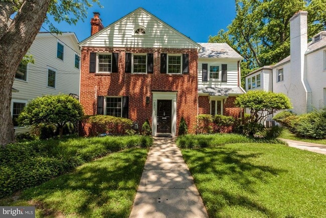 4811 Drummond Ave in Chevy Chase, MD - Building Photo - Building Photo