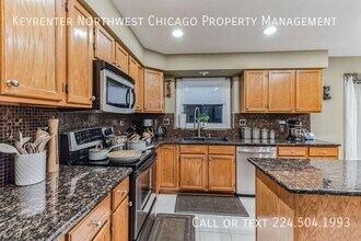 324 Chesapeake Ln in Bloomingdale, IL - Building Photo - Building Photo
