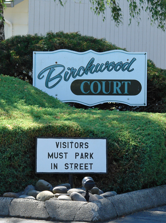 Birchwood Court in Salem, OR - Foto de edificio - Building Photo