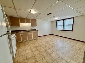 814 Cedar River Dr, Unit A in Waverly, IA - Building Photo - Building Photo