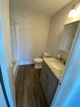 200 N Main St, Unit 200 N. Main in Mitchell, SD - Foto de edificio - Building Photo