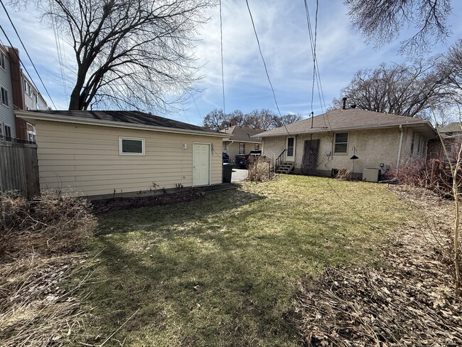 3537 Holmes Ave S in Minneapolis, MN - Foto de edificio - Building Photo