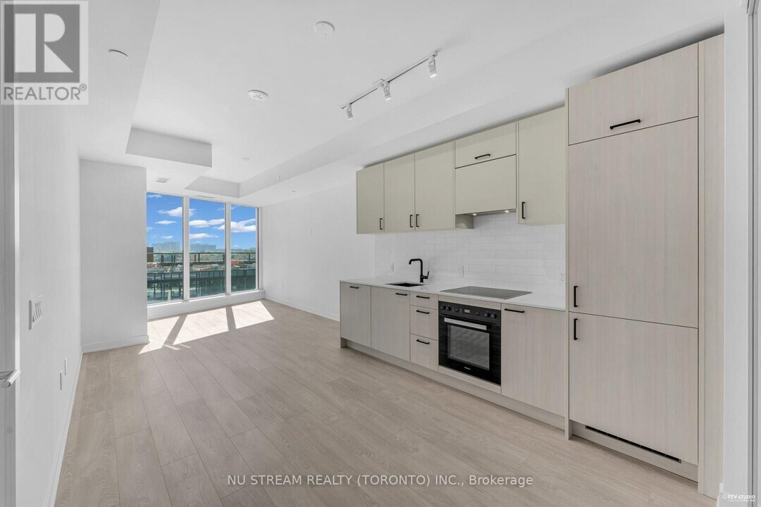 1 Kyle Lowry Rd in Toronto, ON - Building Photo