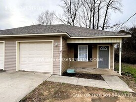 630 S 1st St in Austin, AR - Building Photo