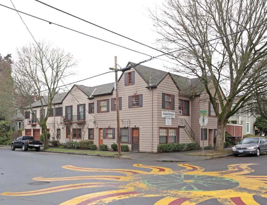 2326-2338 NE Everett St in Portland, OR - Building Photo