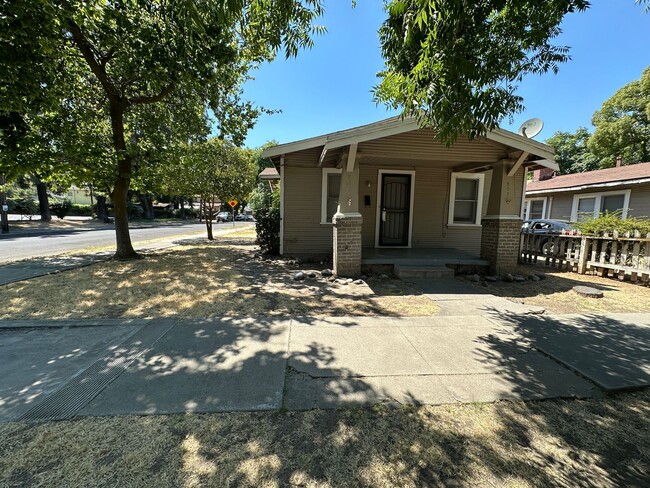 201 Semple St in Modesto, CA - Building Photo - Building Photo