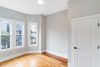5 Saybrook St, Unit 2 in Boston, MA - Foto de edificio - Building Photo