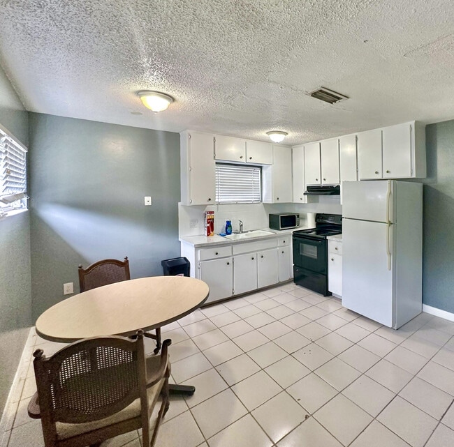 5831 Sun Glo Ave in Port Richey, FL - Building Photo - Building Photo