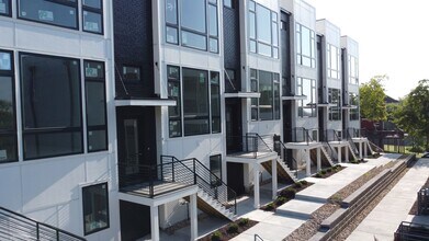 910 Youngs Ln in Nashville, TN - Building Photo - Building Photo