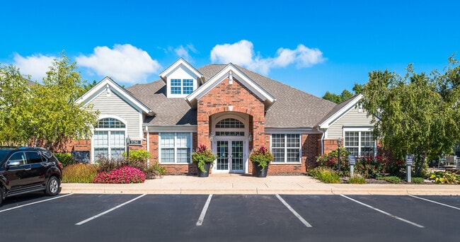 Legacy at Fox Valley Apartments in Aurora, IL - Building Photo - Building Photo