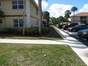 1566 SE Royal Green Cir-Unit -V-101 in Port St. Lucie, FL - Building Photo - Building Photo