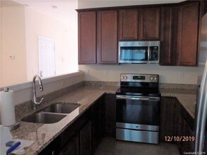 2452 Madeline Meadow Dr in Charlotte, NC - Foto de edificio - Building Photo