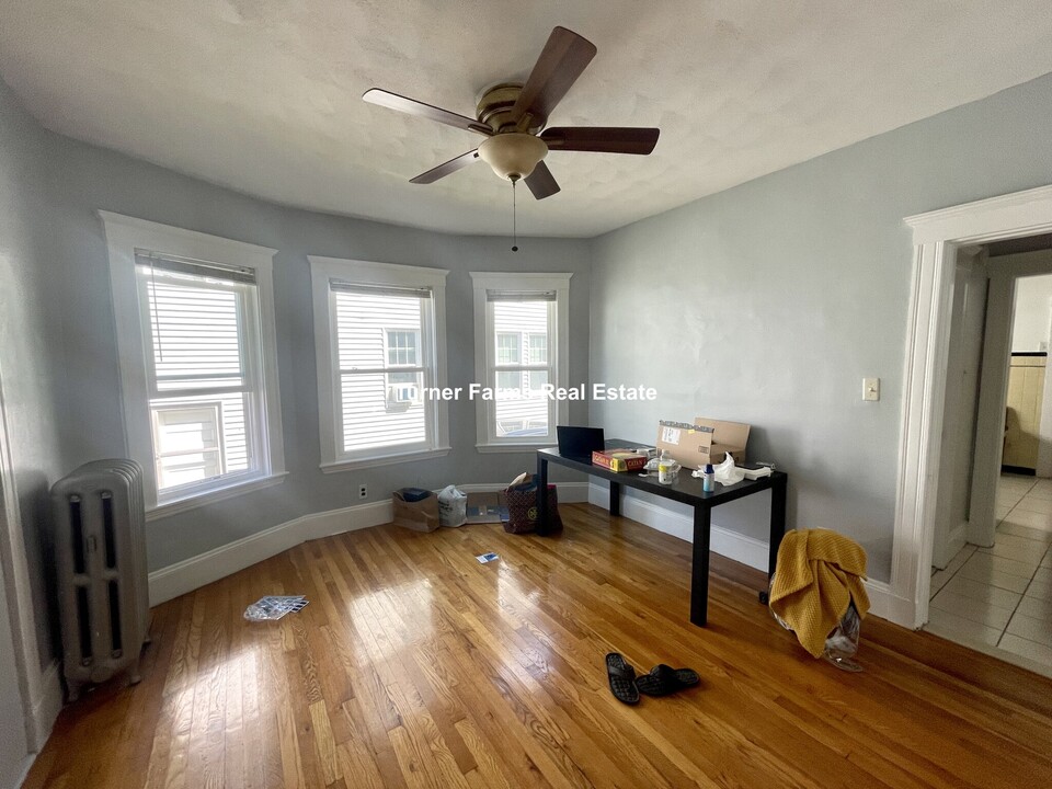 38 George St, Unit 1 in Medford, MA - Foto de edificio