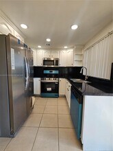 563 NW 98th Ct in Miami, FL - Building Photo - Building Photo