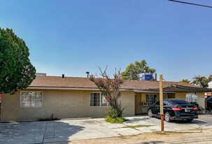 1004 Mccurdy Dr in Bakersfield, CA - Building Photo