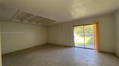 918 SW 74th Ave in North Lauderdale, FL - Building Photo - Building Photo