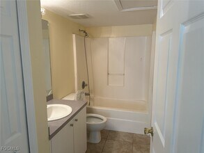 1312 NE 16th Terrace in Cape Coral, FL - Foto de edificio - Building Photo