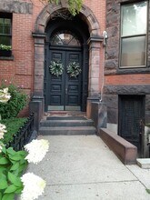 406 Beacon St, Unit 8 in Boston, MA - Foto de edificio - Building Photo