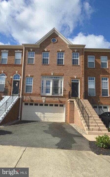 24600 Siltstone Square in Stone Ridge, VA - Building Photo