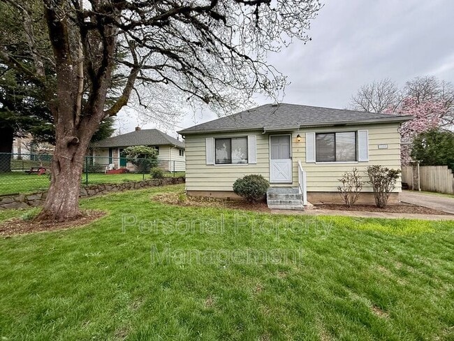 property at 1609 E Reserve St