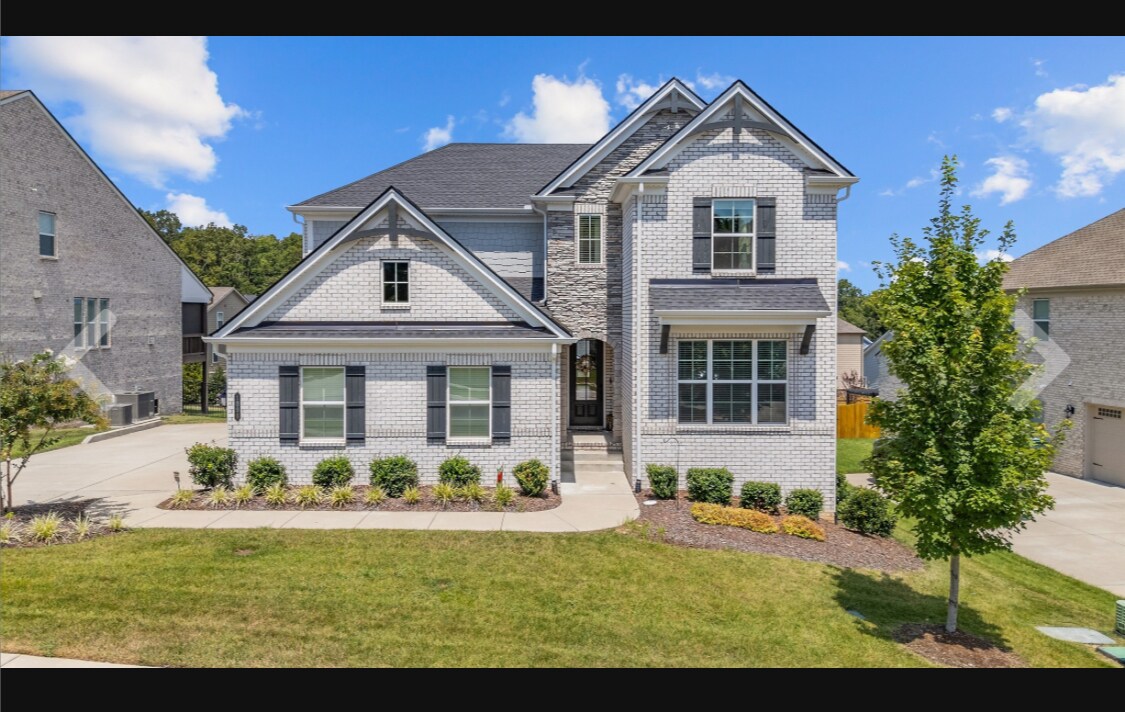 1096 River Oaks Blvd in Lebanon, TN - Building Photo