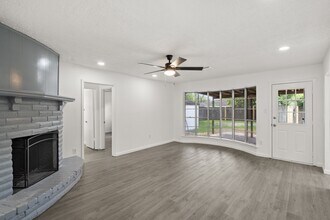 16822 David Glen Dr in Friendswood, TX - Building Photo - Building Photo