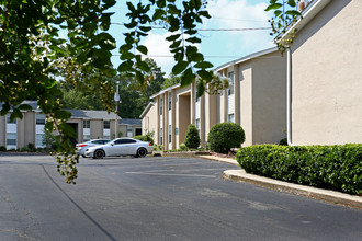 Steeple Club Apartments in Tallahassee, FL - Building Photo - Building Photo