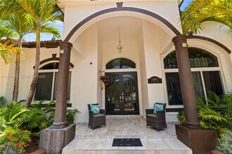 16601 SW 87th Ct in Palmetto Bay, FL - Building Photo - Building Photo