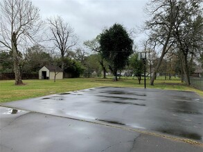 7280 Ashburn St in Houston, TX - Building Photo - Building Photo