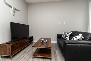 11303-11105 105 Ave NW in Edmonton, AB - Building Photo