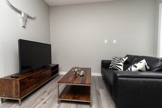 11303-11105 105 Ave NW in Edmonton, AB - Building Photo - Building Photo