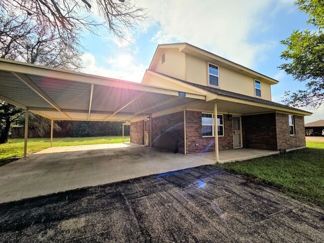 1013 Cherokee Trail in Kempner, TX - Building Photo - Building Photo