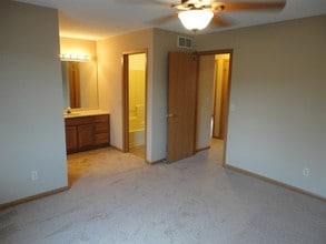 5958 Durrington Dr in Loves Park, IL - Building Photo - Building Photo